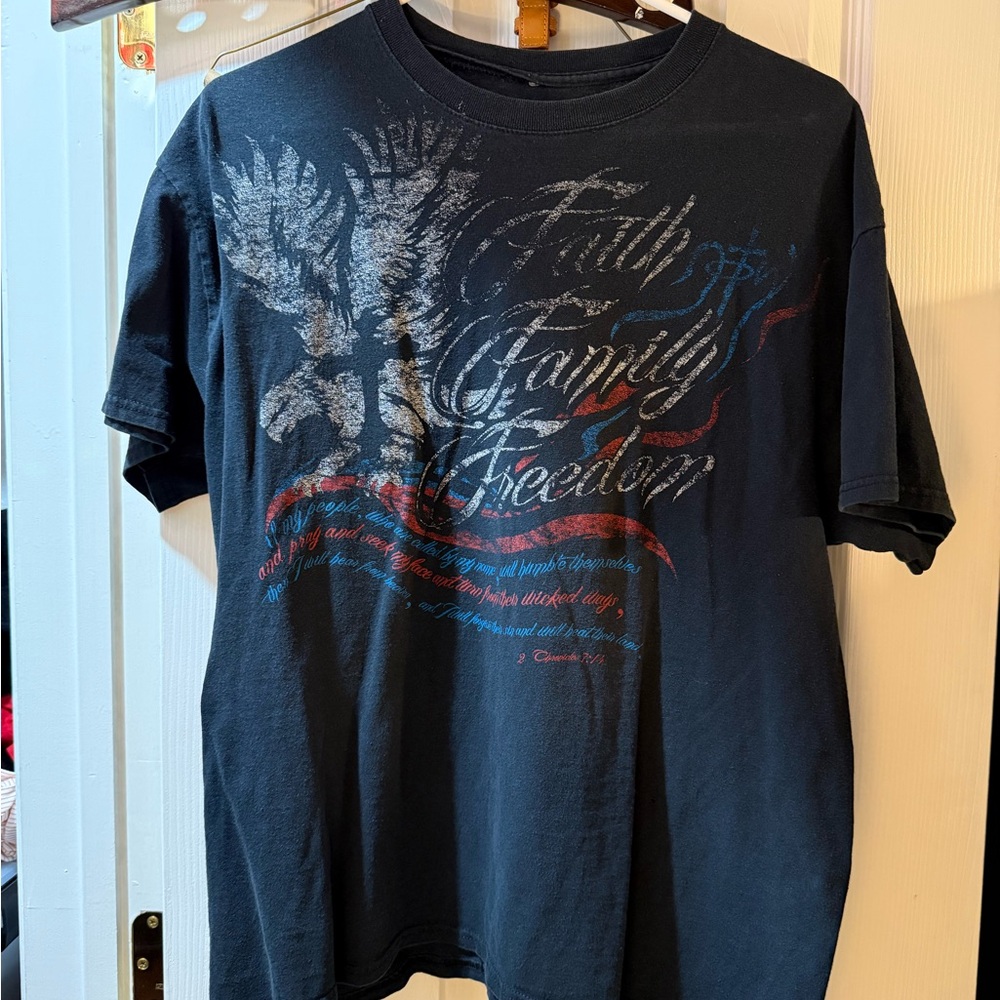 Vintage Men's Black Graphic T-Shirt